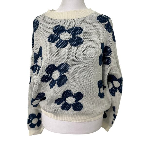 SHEIN Sweaters - 🤍💙 SHEIN White Blue Flower Knit Sweater Size S Cozy It Girl ✨🌼